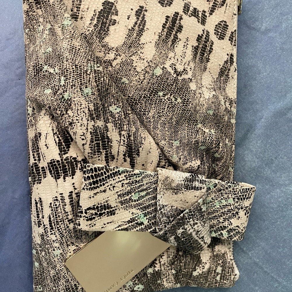 Wristlet clutch